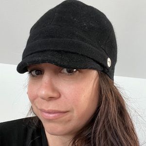 Armani exchange black hat xs/s